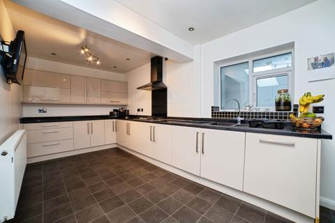 5 bedroom bungalow for sale, Greenacres, Kirkby-in-Ashfield, Nottingham, Nottinghamshire, NG17