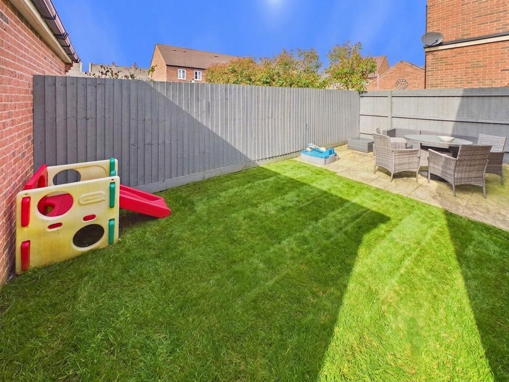 Further garden area to rear