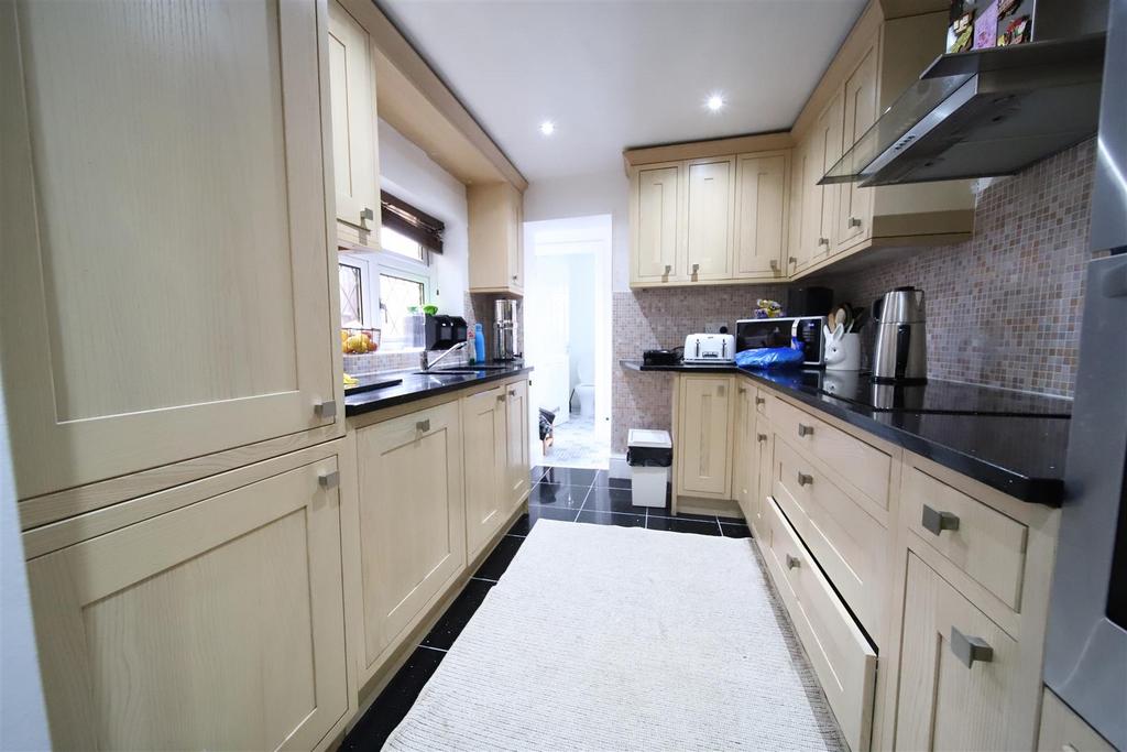 Kitchen 1.jpg