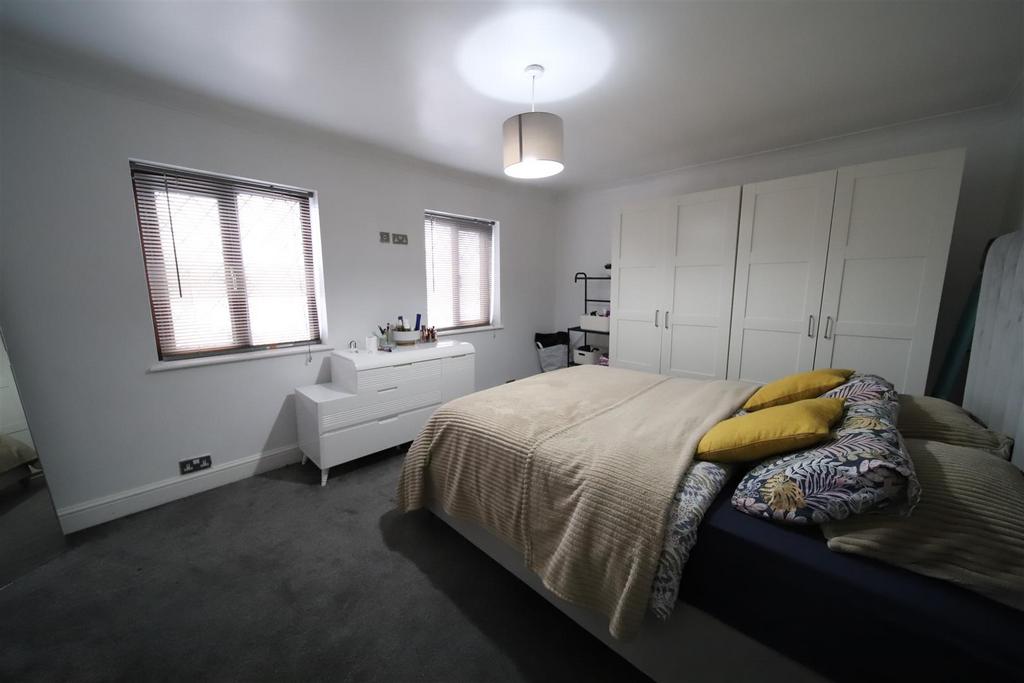 Bedroom 1 1.jpg