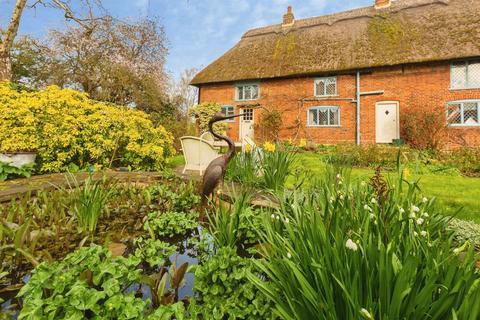 4 bedroom detached house for sale, Little Hill, Great Billington, LEIGHTON BUZZARD