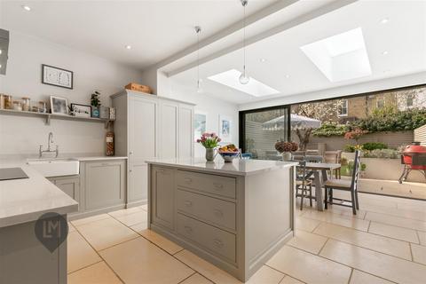 undefined, Braemar Avenue, London
