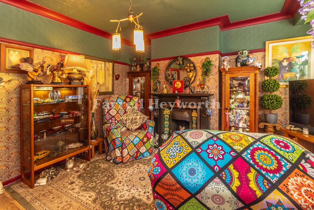 Lounge image 2
