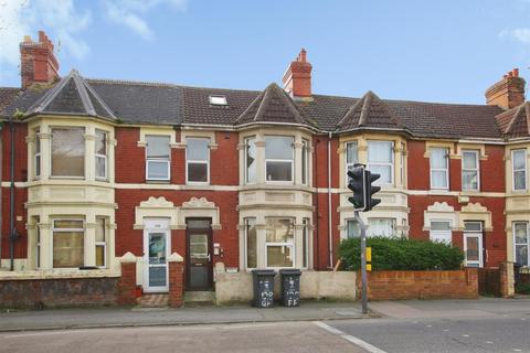 Flat - County Road, Swindon SN1