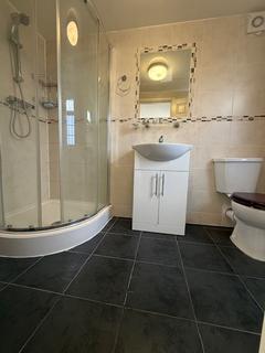 Studio to rent, Rosemary Avenue, Hounslow TW4