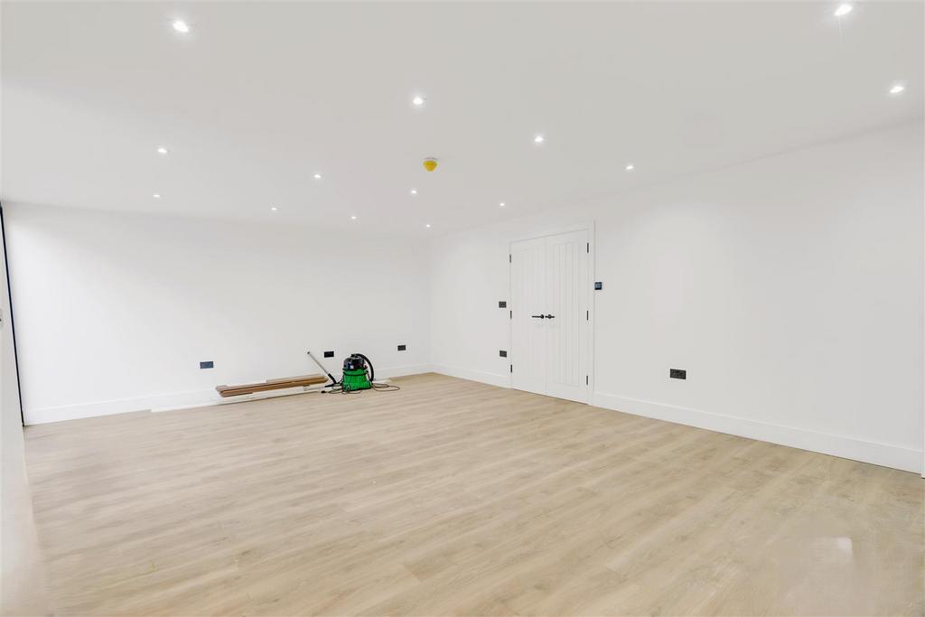 AV503900.jpg