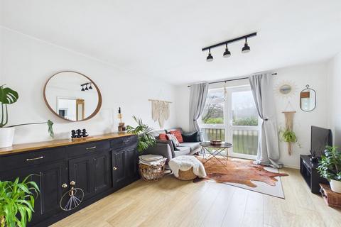 1 bedroom flat for sale, Holmbury Grove, Featherbed Lane, Croydon, CR0 9AQ