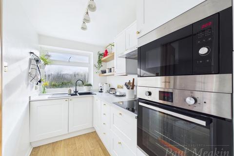 1 bedroom flat for sale, Holmbury Grove, Featherbed Lane, Croydon, CR0 9AQ