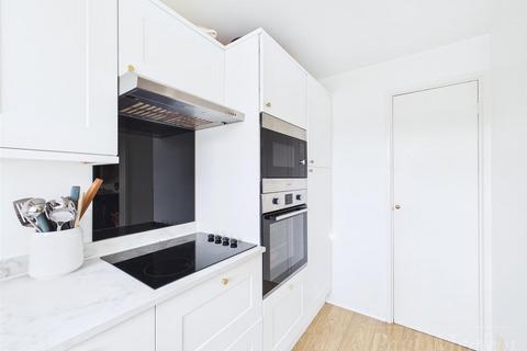1 bedroom flat for sale, Holmbury Grove, Featherbed Lane, Croydon, CR0 9AQ
