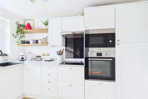 1 bedroom flat for sale, Holmbury Grove, Featherbed Lane, Croydon, CR0 9AQ