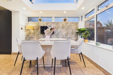 4 bedroom detached house for sale, Croft Close, Two Gates, Tamworth, B77