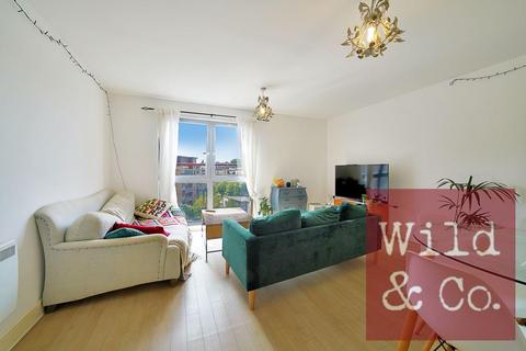 1 bedroom flat for sale, Dockside Court, Harry Zeital Way, Hackney