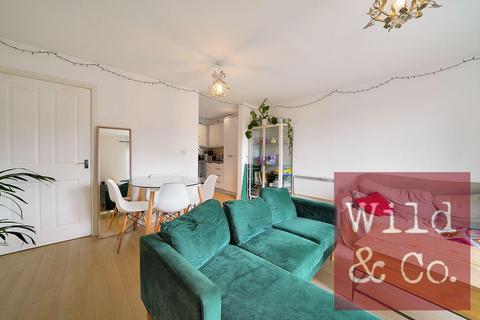 1 bedroom flat for sale, Dockside Court, Harry Zeital Way, Hackney