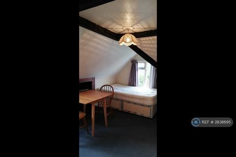 1 bedroom in a house share to rent, Lynton Road, London, W3