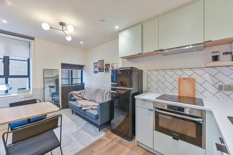 Studio to rent, Loughborough Court, Brixton, London, SE24