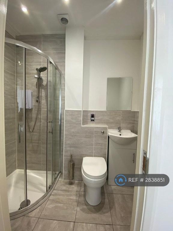 En-Suite For Bedroom 1 & 3
