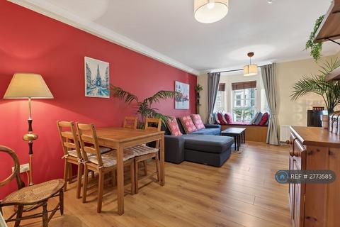 2 bedroom flat to rent, Mcdonald Road, Edinburgh, EH7