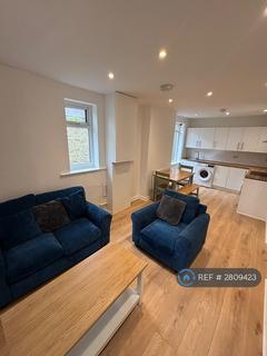 3 bedroom flat to rent, Radbourne Road, London, SW12