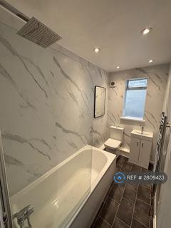 3 bedroom flat to rent, Radbourne Road, London, SW12