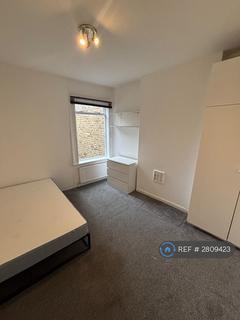 3 bedroom flat to rent, Radbourne Road, London, SW12