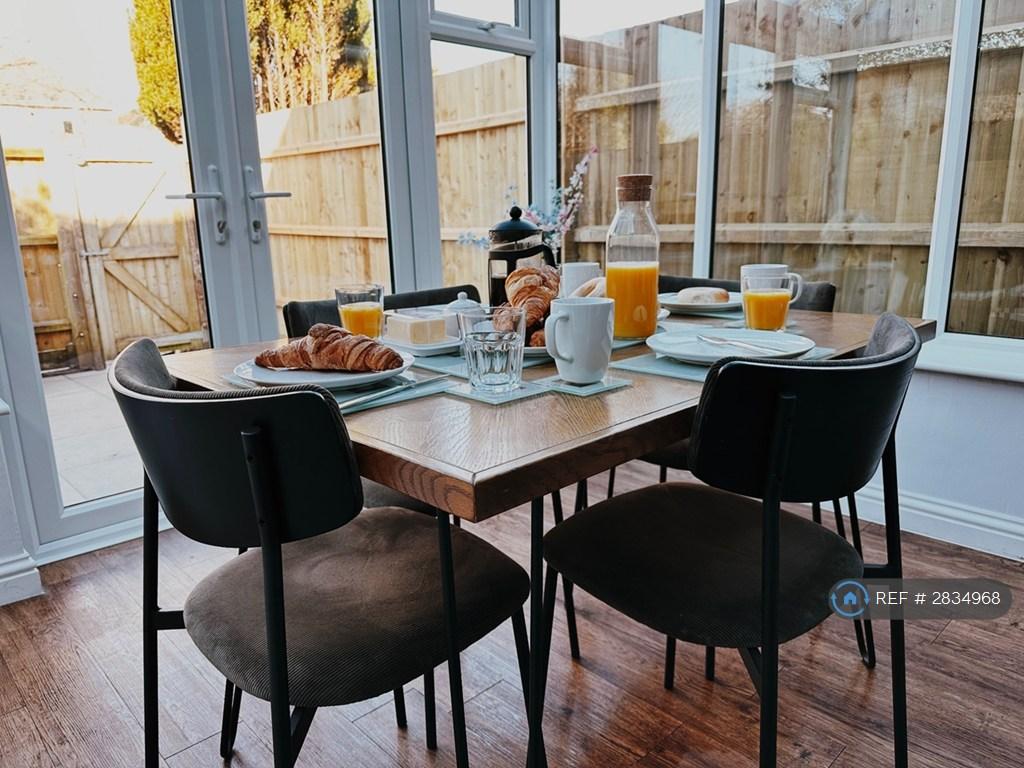 Dining Room (Conservatory)
