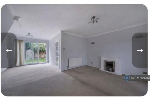 3 bedroom terraced house to rent, Dell Farm Road, Ruislip, HA4