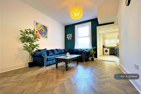 6 bedroom terraced house to rent, Brandon Grove, Newcastle Upon Tyne, NE2