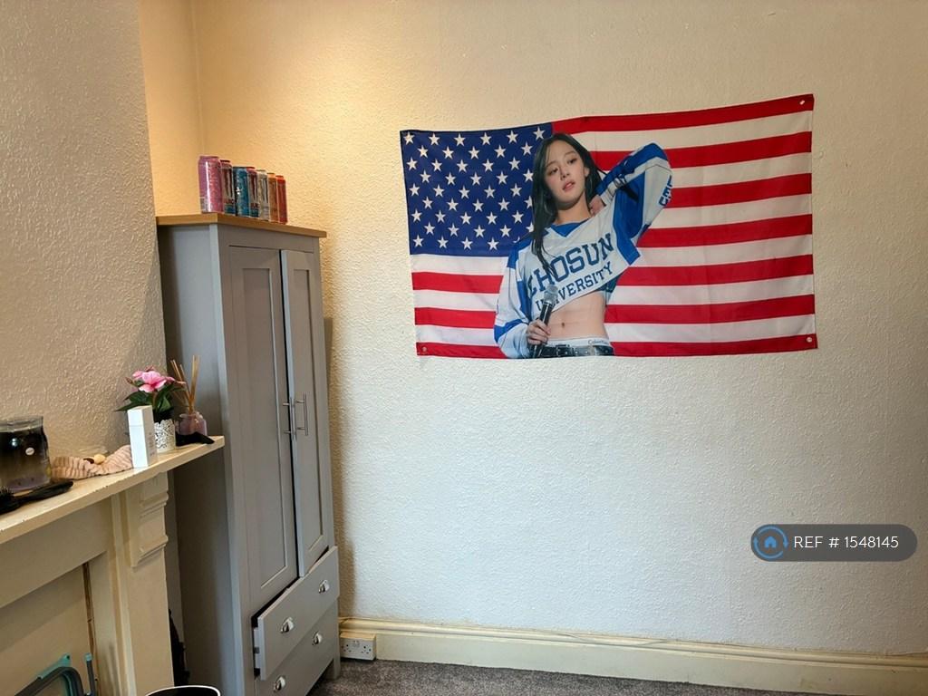 Downstairs Mid Bedroom