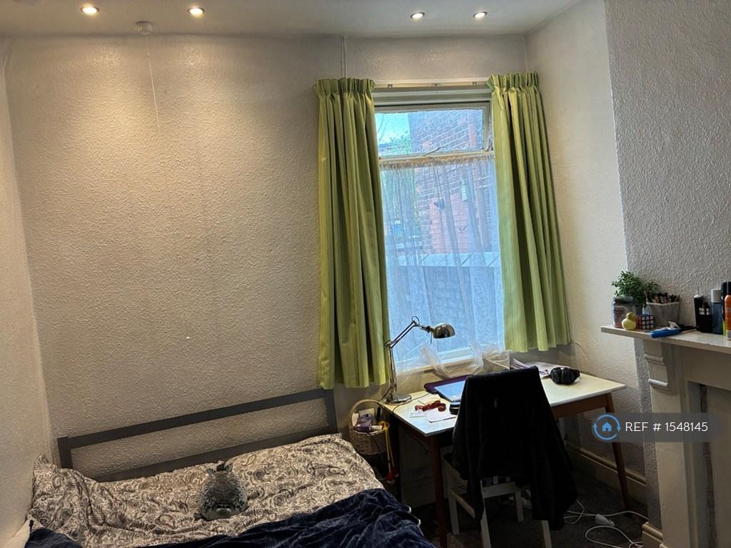 Downstairs Mid Bedroom