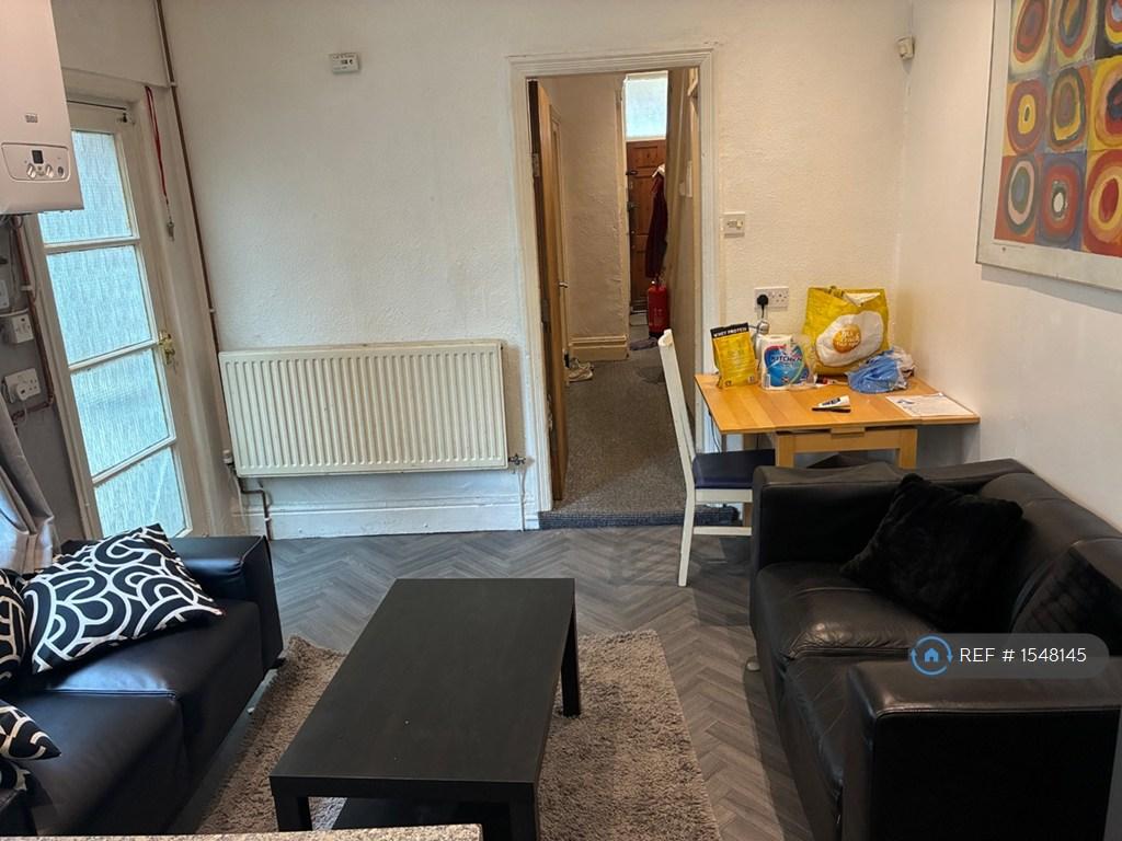 Lounge/Dining