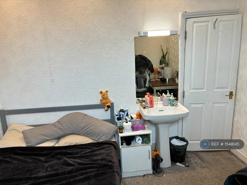 Upstairs Back Bedroom