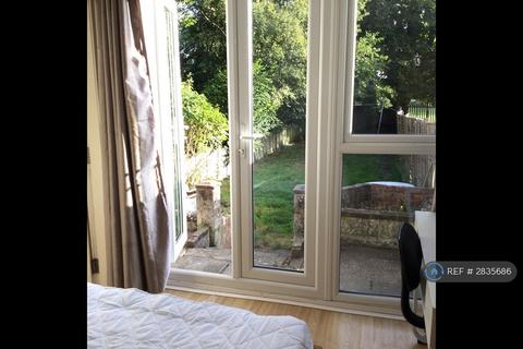undefined, Kingston Road, Kingston, KT3