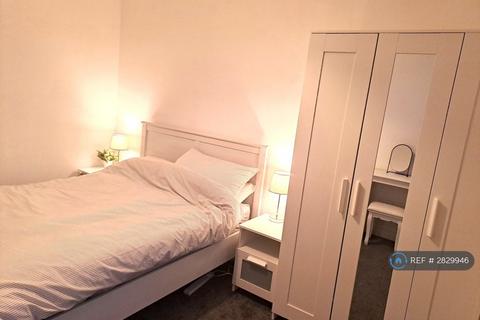 2 bedroom flat to rent, Maryfield, Edinburgh, EH7