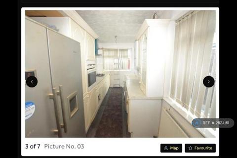 3 bedroom semi-detached house to rent, Milton Road, Manchester, M32