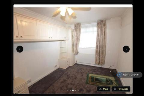 3 bedroom semi-detached house to rent, Milton Road, Manchester, M32