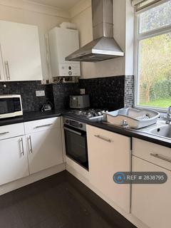 4 bedroom bungalow to rent, Rushden Gardens, Ilford, IG5