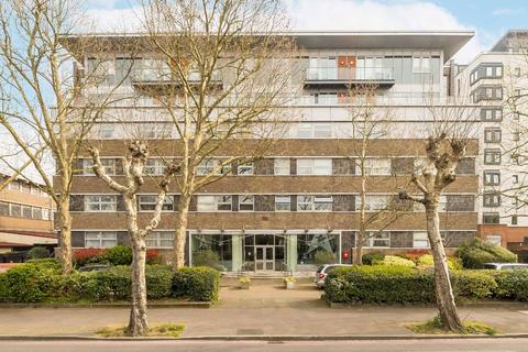 2 bedroom flat to rent, London Road, London