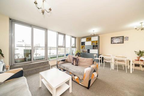 2 bedroom flat to rent, London Road, London