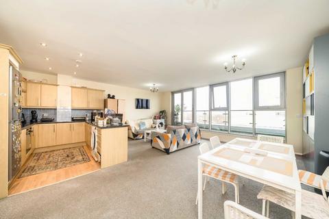 2 bedroom flat to rent, London Road, London
