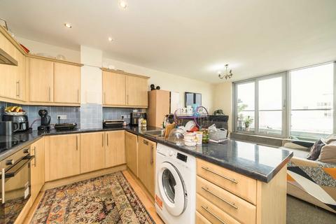 2 bedroom flat to rent, London Road, London