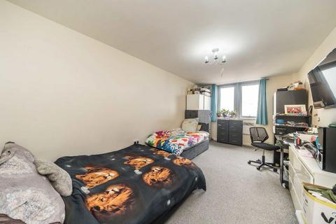 2 bedroom flat to rent, London Road, London