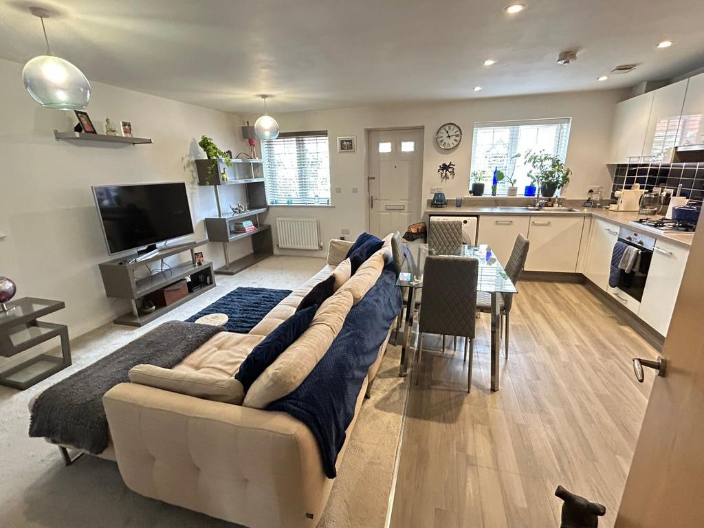 Lounge/Dine/Kitchen
