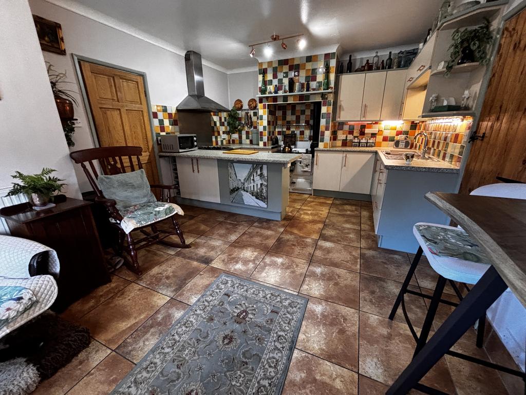 Kitchen/ Dining