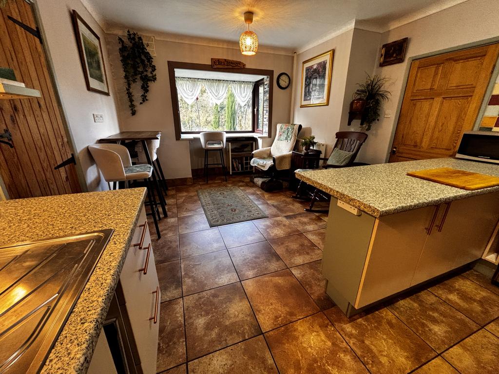 Kitchen/ Dining