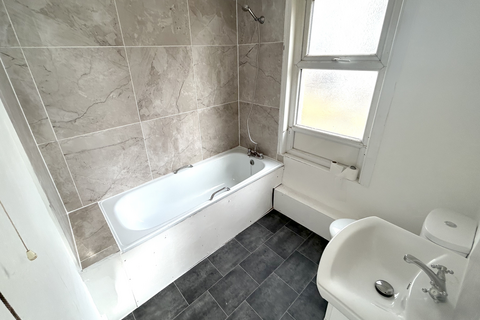 1 bedroom flat to rent, St. Michaels Street, Folkestone CT20