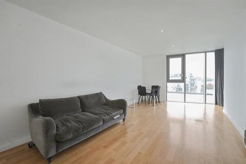 2 bedroom flat to rent, London SW18