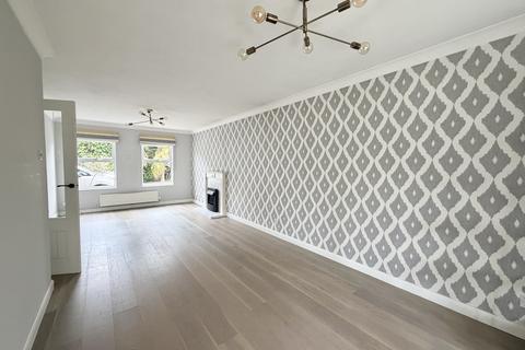 undefined, Kestrel Close, HORSHAM