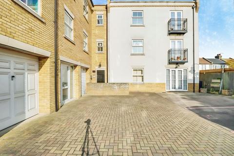 2 bedroom flat to rent, Forge Way, Southend-on-sea, SS1