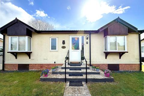 2 bedroom park home for sale, Willows Riverside Park, Windsor