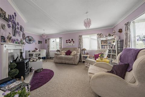 2 bedroom park home for sale, Willows Riverside Park, Windsor